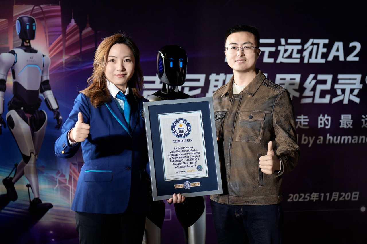 富联娱乐远征A2完成全球首次人形机器人百公里跨省行走，获吉尼斯世界纪录™认证！